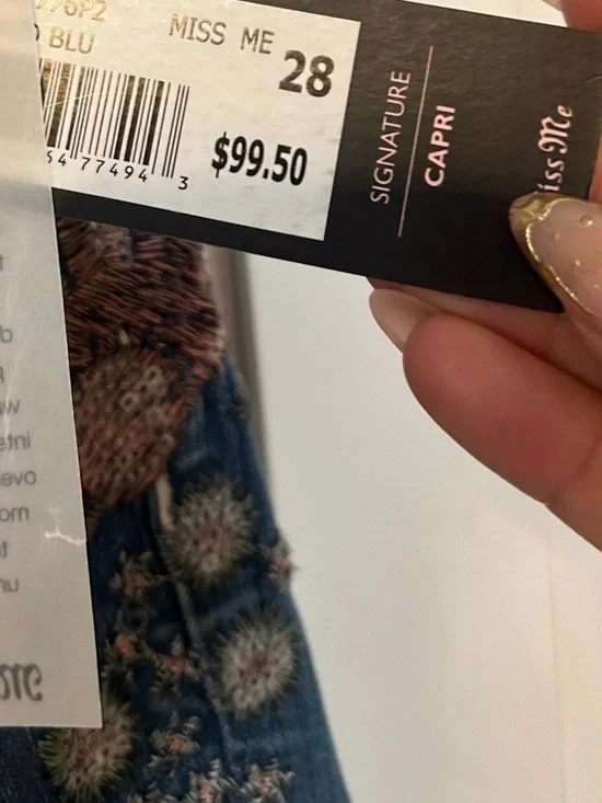 Miss Me embroidered women's denim capri jeans - Picture 4 of 8